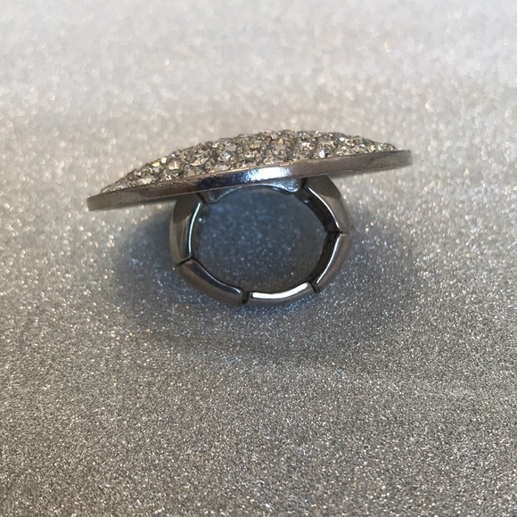Crystal stretch ring. Oversized face. - Picture 2 of 3